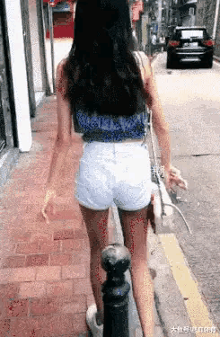 腰上系红绳是什么意思，腰系红绳所蕴含的寓意（“姑娘腰上绑红绳）