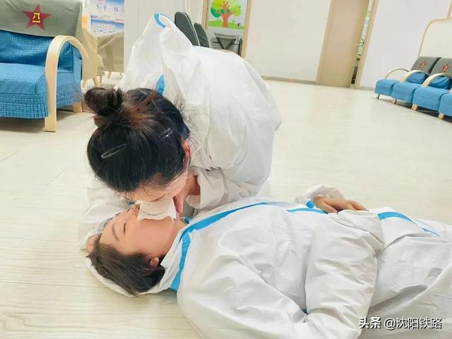 如何防止旅客烫伤，如何防止旅客烫伤发生（客运员小姐姐“救”在你身边）