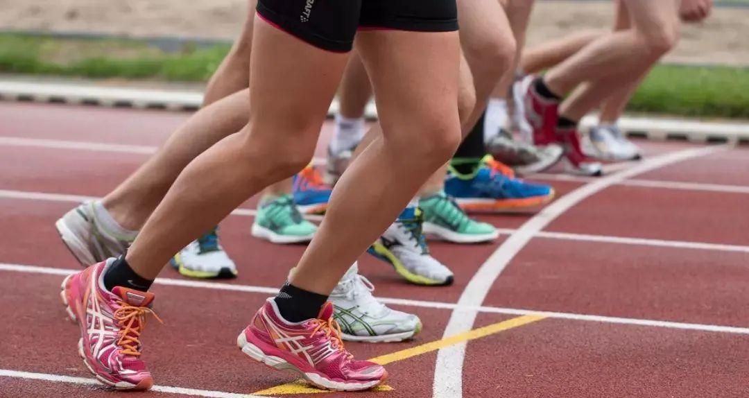 800米怎么跑比较合理（体育老师总结800米跑步训练方法）