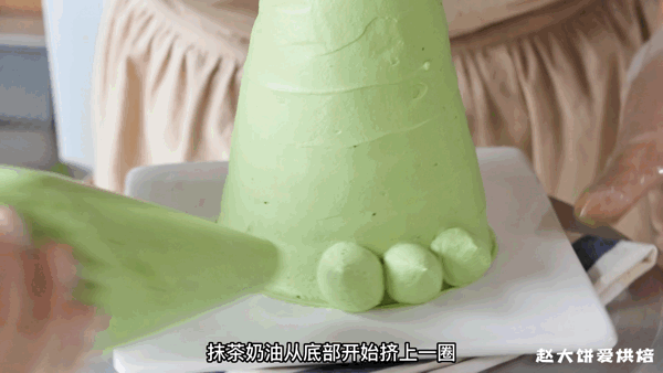 制作蛋糕需要哪些材料，制作蛋糕需要哪些材料思维导图（烘焙新手也能做一棵好看好吃的圣诞树蛋糕）