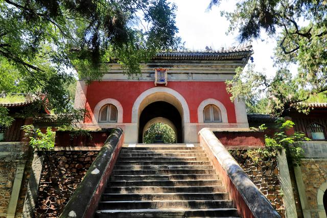 北京香山公园里面都有哪些寺庙，香山公园里面的寺庙（碧云寺金刚宝座塔）