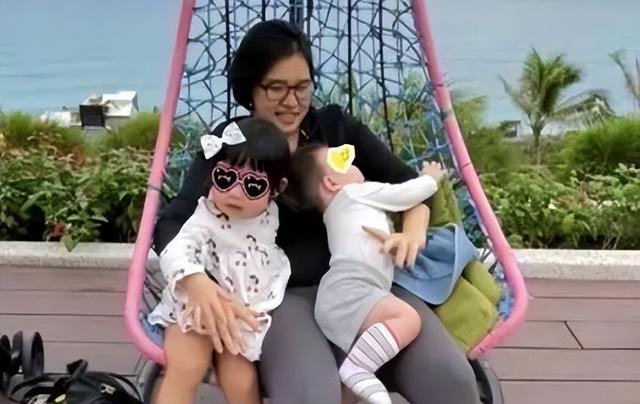 hold姐素颜，lisa素颜丑照（台湾演员Hold姐谢依霖自己剪脐带）