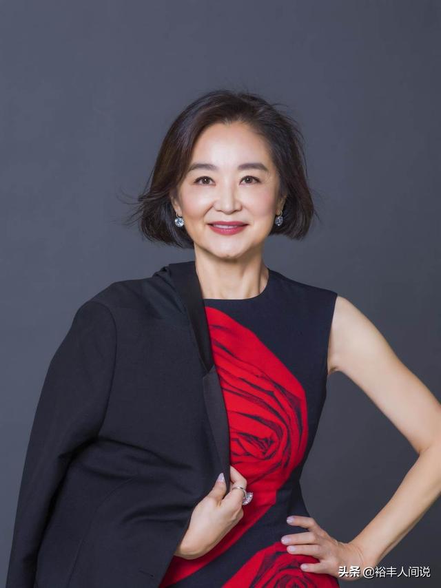 林青霞跨年动态曝光，自曝正在学习京剧，与旧爱秦祥林仍保持联系