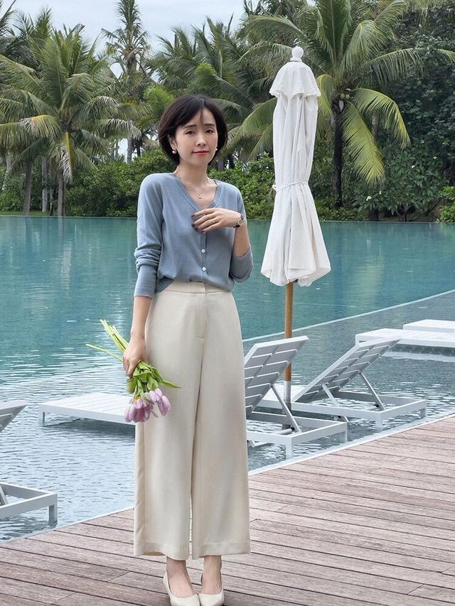 白色休闲裤配什么上衣比较好看(学会这些搭配示范)