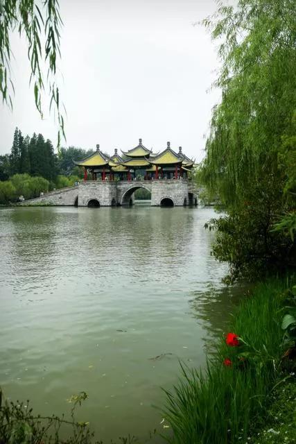 描写扬州美景的句子，形容扬州的美景（散文：春风又临扬州城）