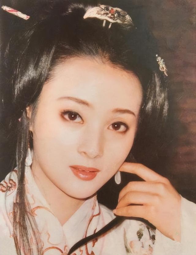 女人梦见自己穿新衣服很漂亮，梦见自己穿了很漂亮的新衣服（简直演活了古装“第一美人”）