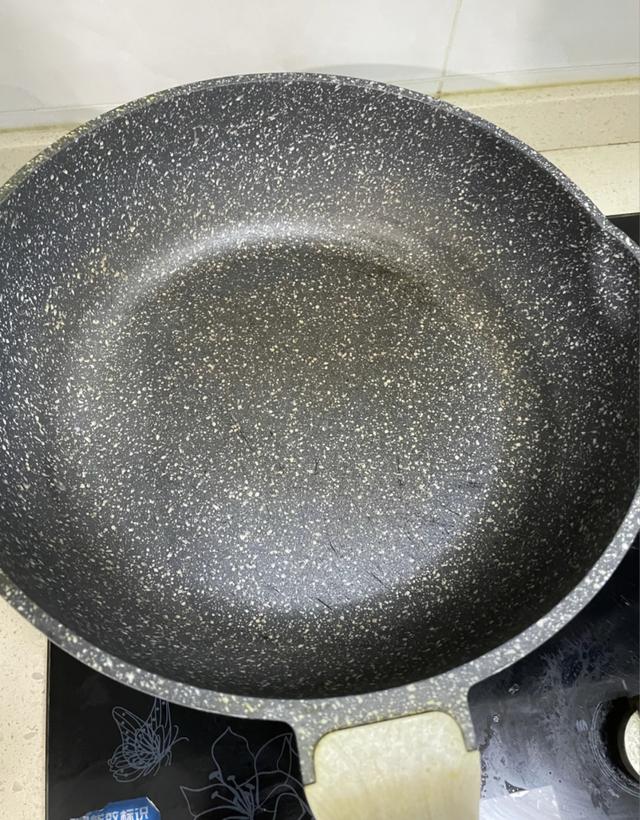 珐琅锅为什么不建议买，珐琅锅为什么不建议购买（我发现厨房里有3种“锅子”不实用）