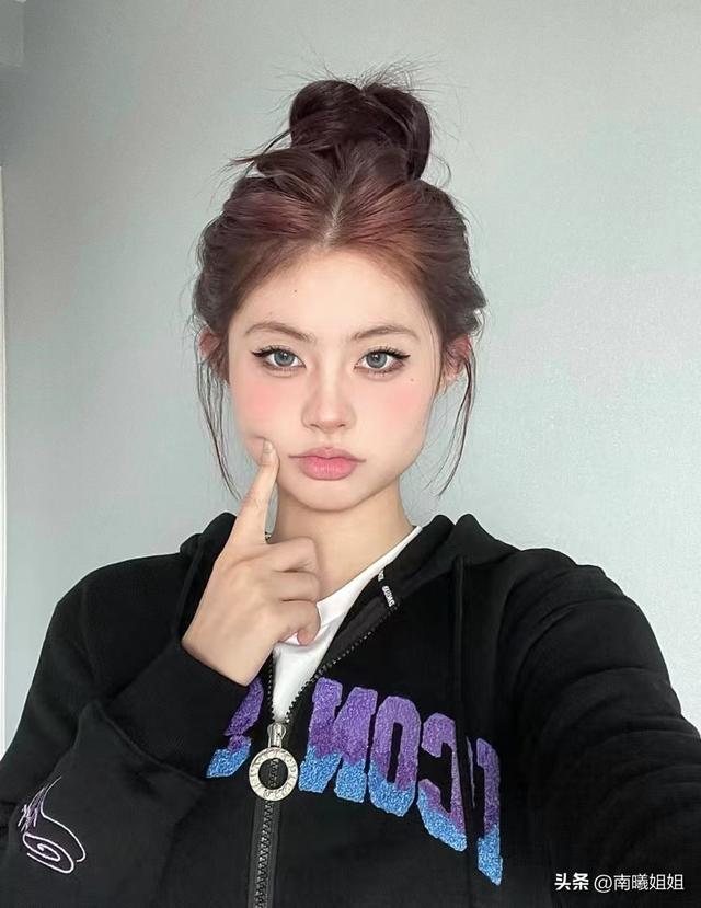 长发怎么扎好看，长直发怎么扎发型好看（今年流行这3种“高颅顶扎发”）