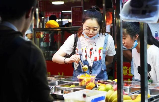 泸州文旅特色街，泸州这些美食街最抚凡人心