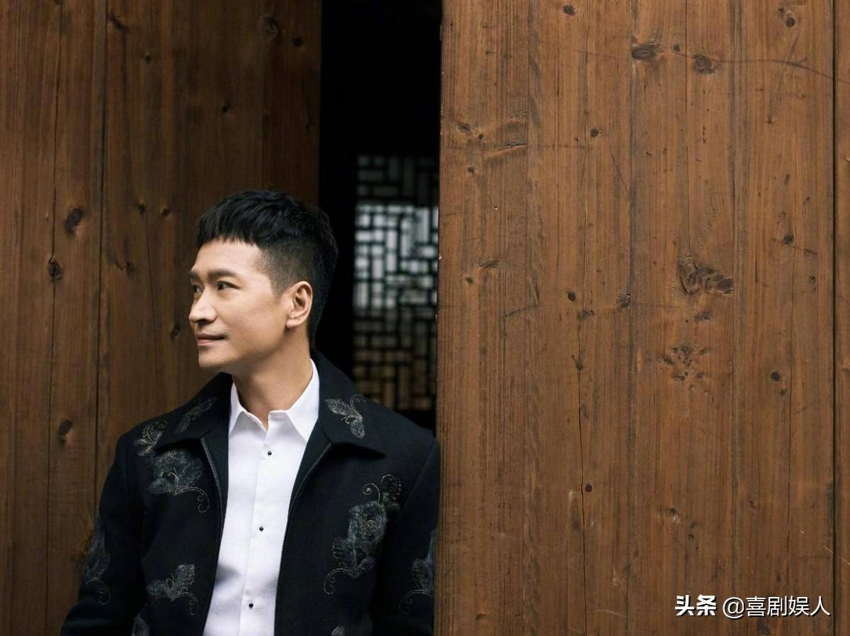 同样是过气艺人，有人退圈当百亿 明星总裁(关于明星总裁的简介)
