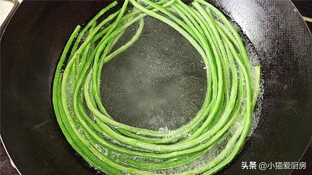 芝麻酱怎么做，如何解芝麻酱（酱香浓郁特别爽口好吃）