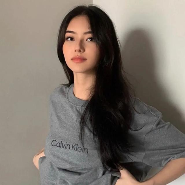 外国小女孩头像超萌开心,外国小女孩唯美头像(欧美女生头像图片)