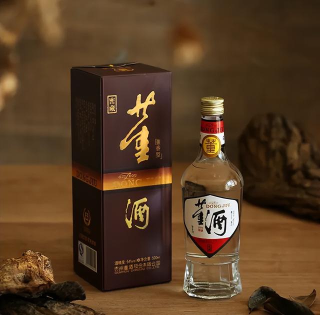 竹叶青酒的功效与作用，山西竹叶青酒的功效与作用（董酒和竹叶青谁更胜一筹）