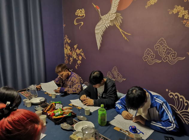 现在干什么最挣钱，现在干什么最挣钱的短视频（超50%的00后都在做副业赚钱）