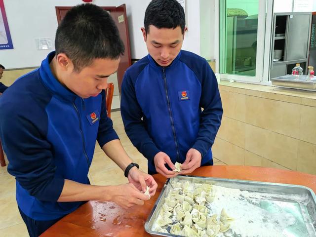 青春奋斗物语，青春奋斗物语演员表（奋斗的青春，在路上）