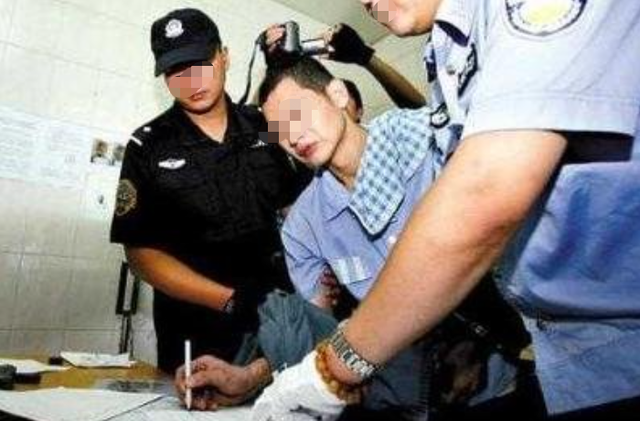 湖南刘汉大案，曾命黑老大照顾其子,暗中助黑帮将对手“灭门”