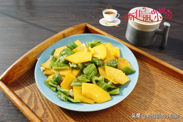 炒南瓜片的做法，拌黄瓜的做法（入秋后这菜三天两头炒一盘）