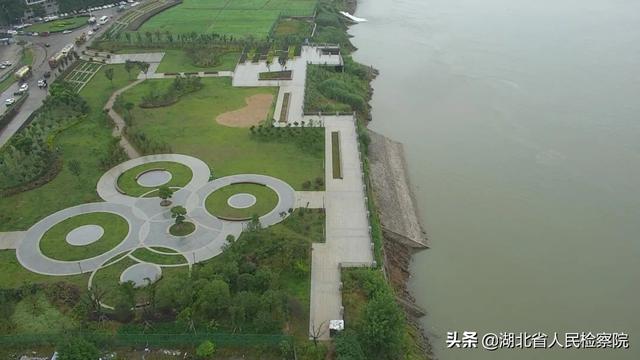 开窗放入大江来，开窗放入大江来寓意（开窗放入大江来.这句诗有什么寓意）