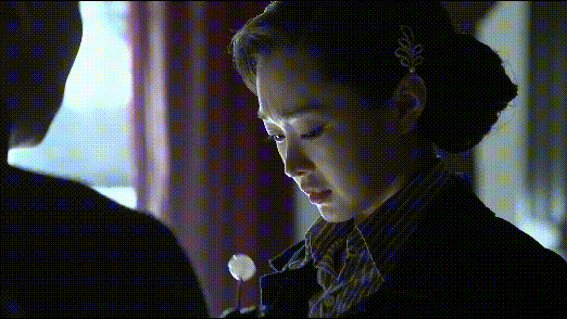 伪装者王天风是好是坏，《伪装者》王天风是什么身份（才懂王天风为何要吃“黑寡妇”于曼丽嘴里的糖）