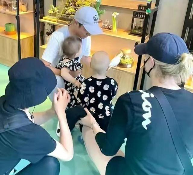 撒贝宁现在婚姻情况，外国洋娇妻温柔可爱