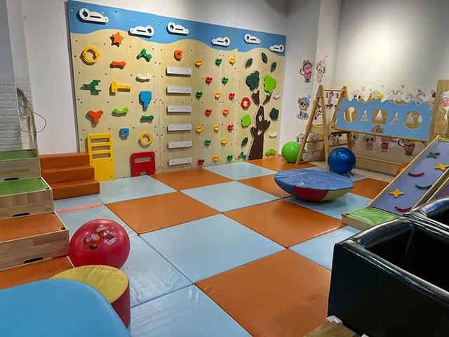 少儿水育早教培训班，<大学城店>成为IBFA国际青少儿体适能