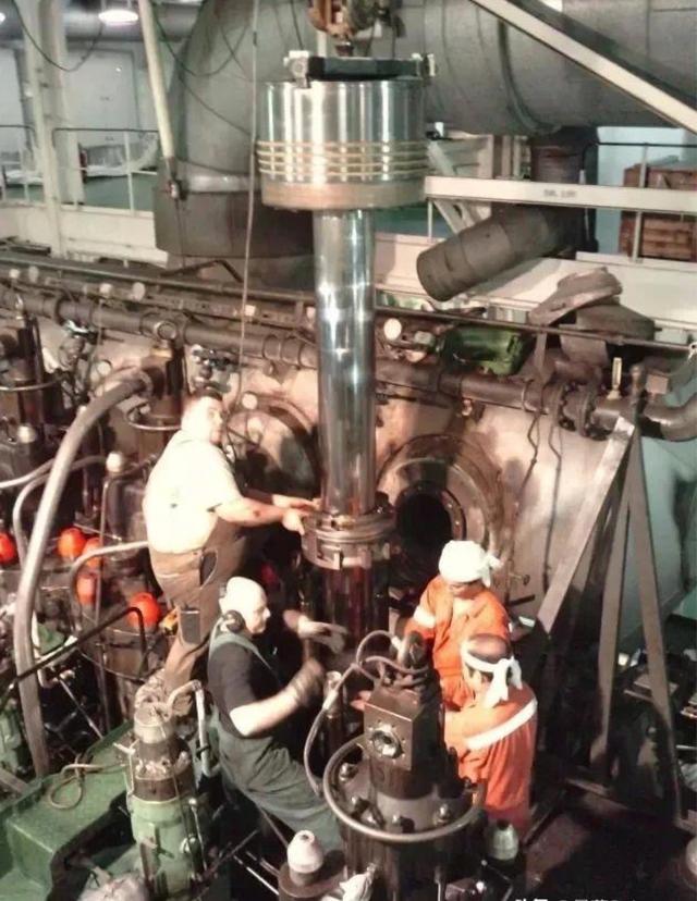 重柴油和轻柴油的区别是什么，重柴油和重油区别（世界最大发动机：有五层楼高）