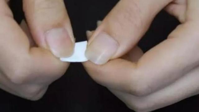 拉链拉上会裂开怎么办，蚊帐拉链拉上会裂开怎么办（衣服裤子拉链口坏了）