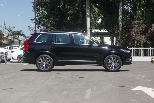 沃尔沃xc90最低价，沃尔沃XC902021款7座最低价格是多少钱（沃尔沃XC90值得买么）