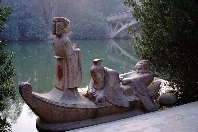 刻舟求剑的故事，画蛇添足的故事（睡前故事：刻舟求剑）