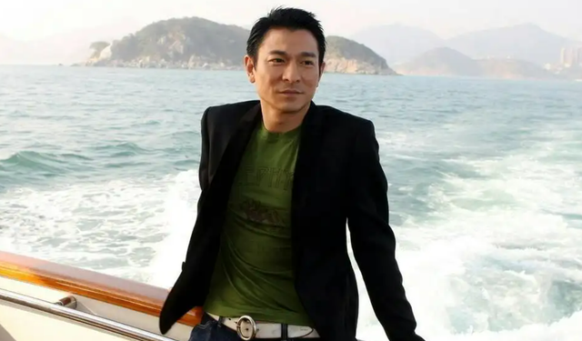 汶川地震募捐晚会，爱的奉献赈灾晚会（4亿人观看刘德华线上演唱会）