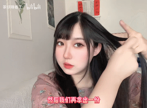绑头发教程女孩子简单，小女孩可爱发型绑扎方法（这3款“辣妹编发”又美又撩人）