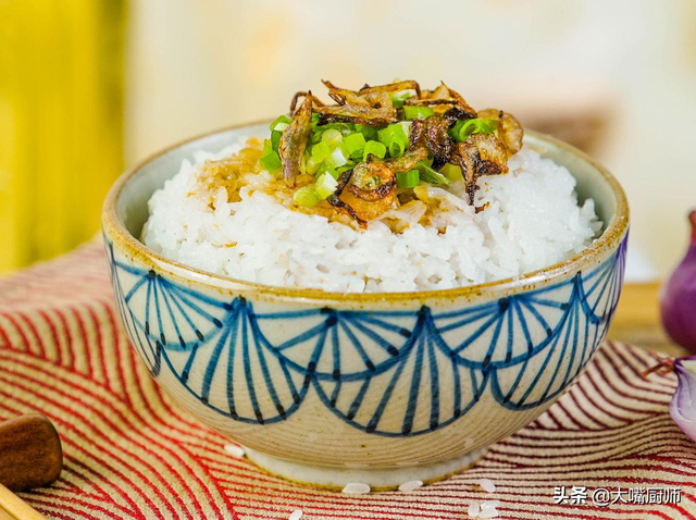 一斤米能蒸多少米饭，一斤米能煮多少碗饭（蒸米饭别只会加水）