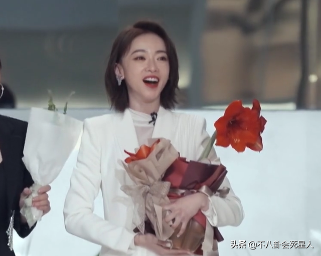 张天爱多大年龄，张天爱真实年龄（姐姐们台上台下两幅面孔）