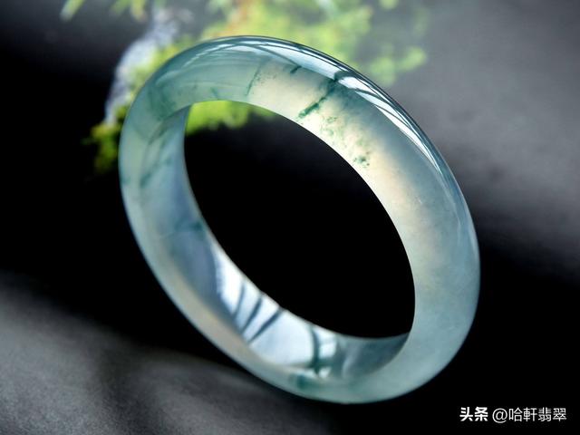 玉和翡翠有什么区别，玉和翡翠有什么区别带在身上（没搞明白翡翠和玉的区别）