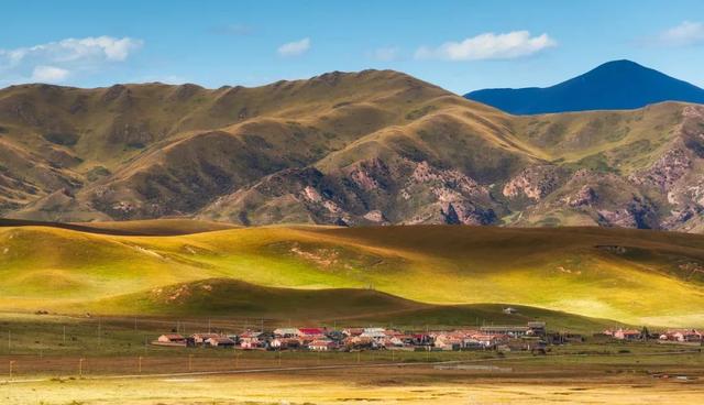 暑假去哪里旅游好，暑假去哪里旅游好玩2021（最适合去的12个美景地）