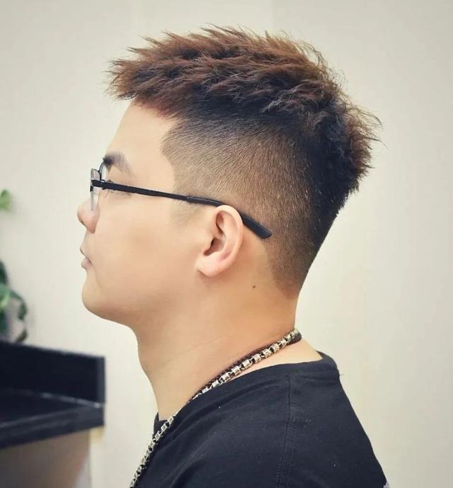 头发稀少适合什么发型？10款时髦大气的流行发型，既显发量又有型