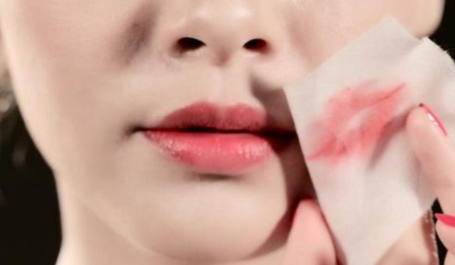 卸妆油的正确使用方法，卸妆油的正确用法（最重要的清洁步骤，你做对了吗）