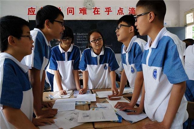 孩子上初中后成绩不好怎么办，孩子上初中后成绩下降怎么办（家长如何帮助初一孩子调整）