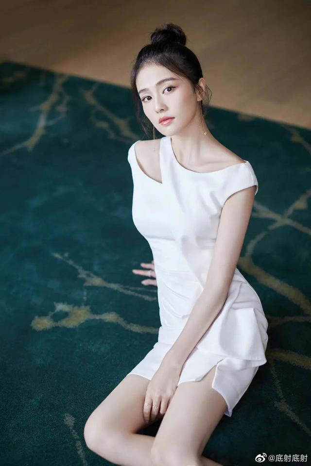 许凯和白鹿在一起，为什么许凯老跟自家公司女艺人谈恋爱
