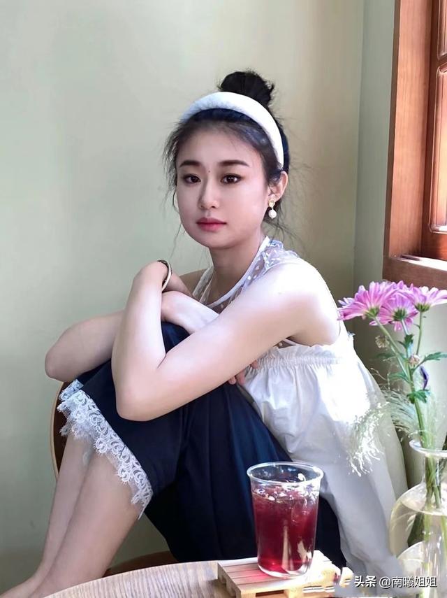 宽脸适合的发型，适合脸宽女生的刘海造型（看舒淇、王菲就知道）