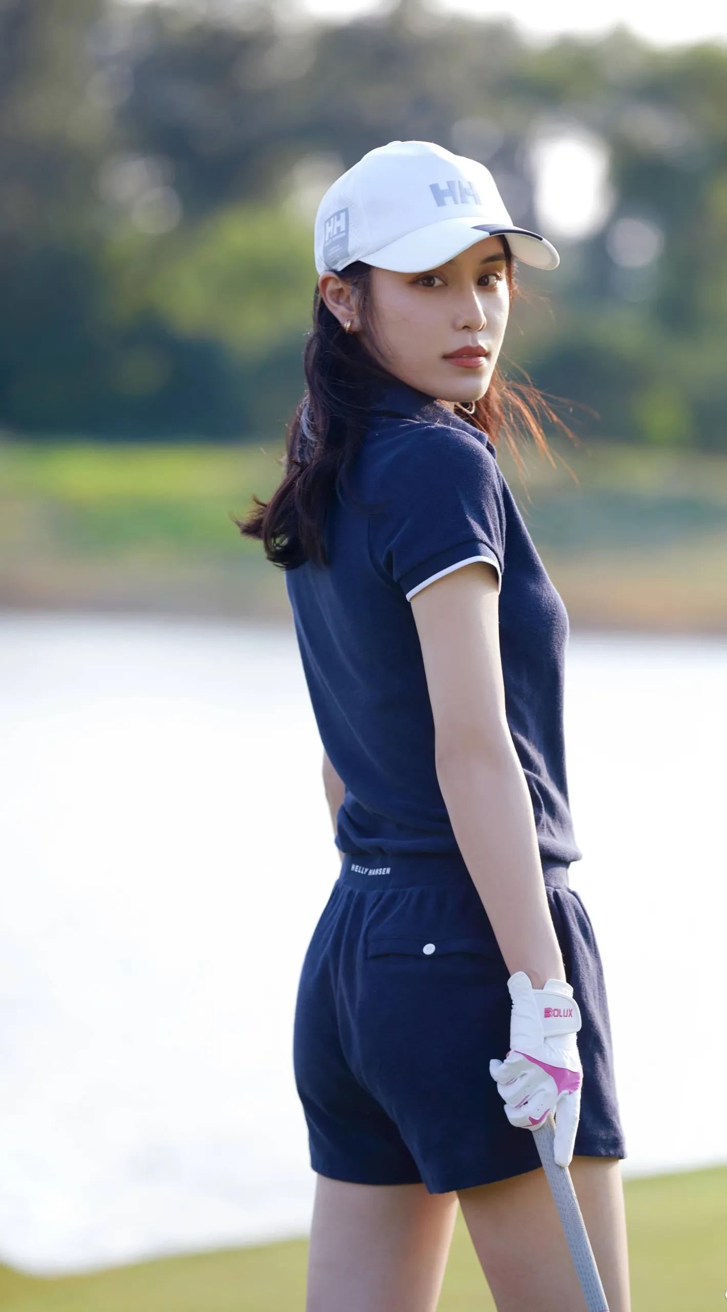 韩丹桐的身材真好,长得美又有辨识度,自带一股浓浓的精致感