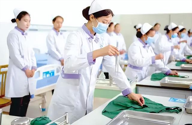 近年来大专比较热门的专业有哪些，近年来大专比较热门的专业有哪些专业（专科就业很好的3个专业）