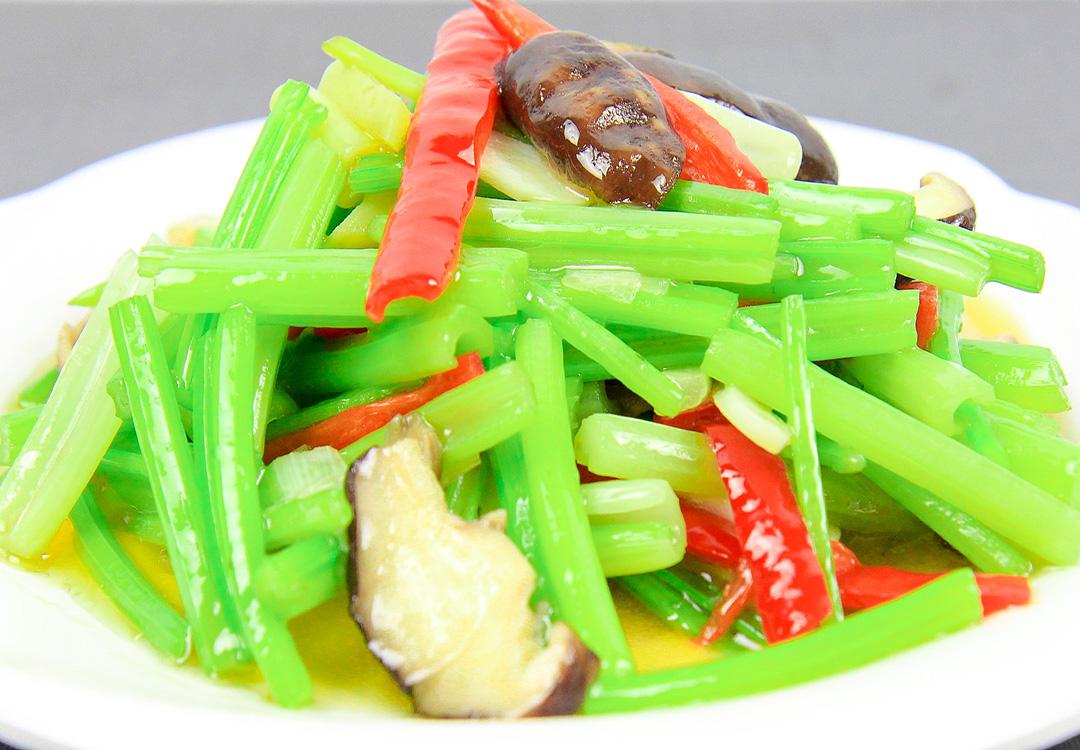 西葫芦推荐做法:【凉拌西葫芦丝】1.