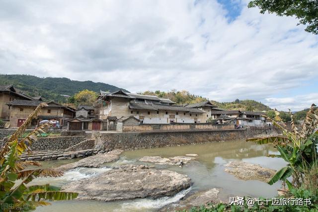 永定土楼和南靖土楼哪个好，南靖土楼和永定土楼有什么不一样（一张图看懂福建土楼怎么玩~附懒人旅行路书）