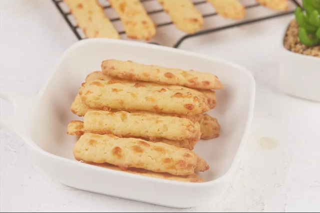 芝士可以生吃吗，奶酪片怎么吃生吃吗（自制宅家小零食）