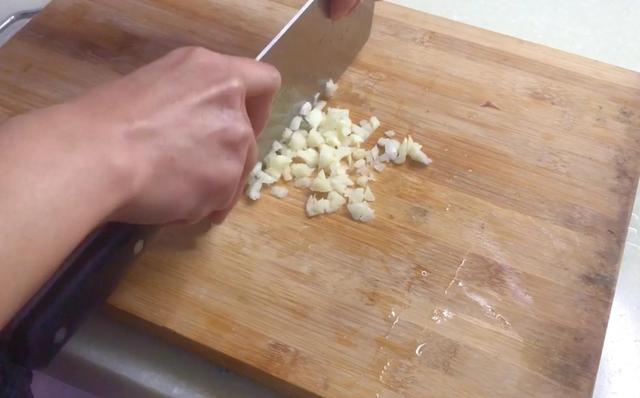 蒜泥空心菜，蒜泥空心菜的做法（蒜泥空心菜图片）