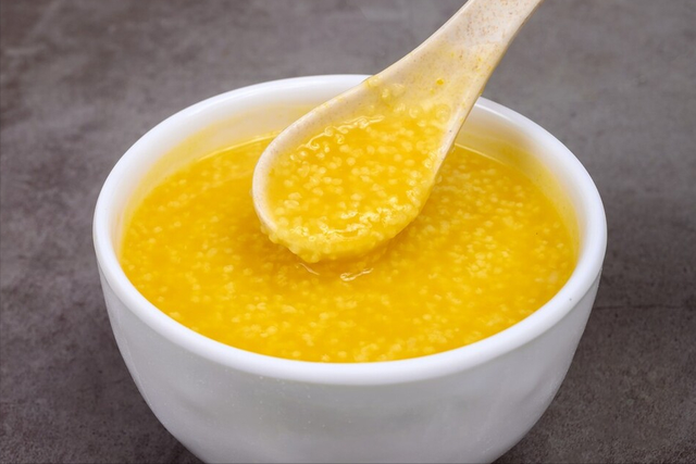 小米粥煮15分钟熟了吗，小米粥煮几分钟就熟了（别再直接加水下锅）