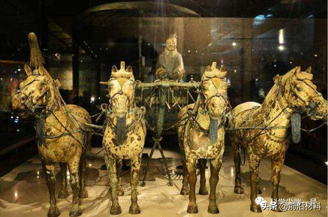 兵马俑是什么材料做的，兵马俑都是用什么做成的（兵马俑涂蓝色居然是超导材料）