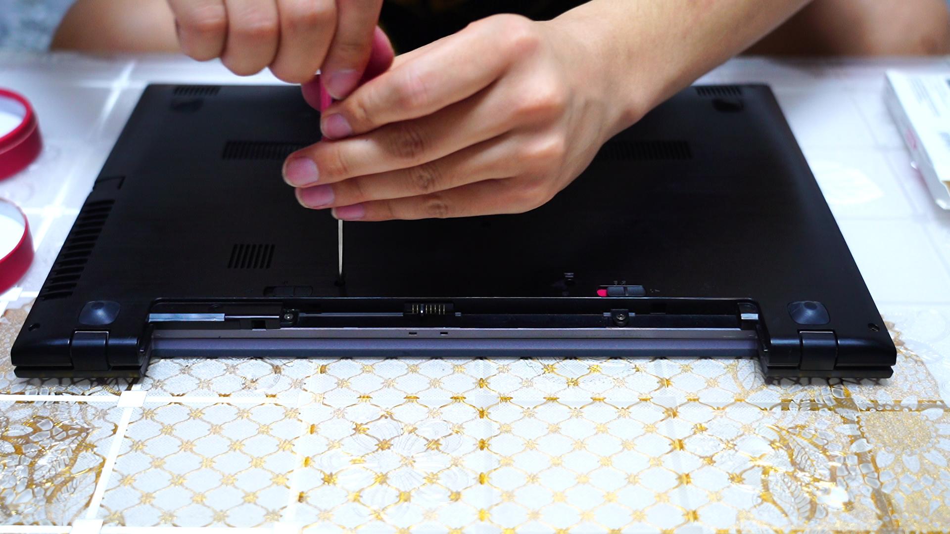 电脑硬盘怎么拆，怎么把台式电脑的硬盘拆下来（笔记本电脑拆卸更换固态硬盘）