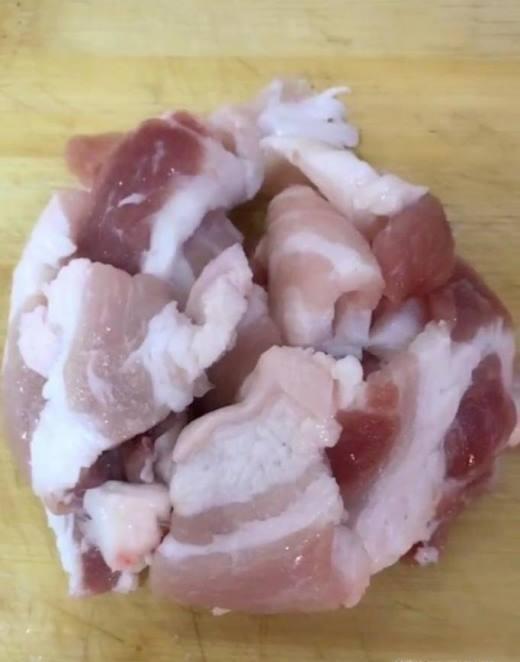 五花肉和大白菜怎样炒好吃，家常菜大白菜炒肉的做法